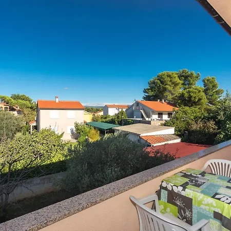 2-bedroom Krk - Near Krk Beaches & Town! Appartement Krk Town