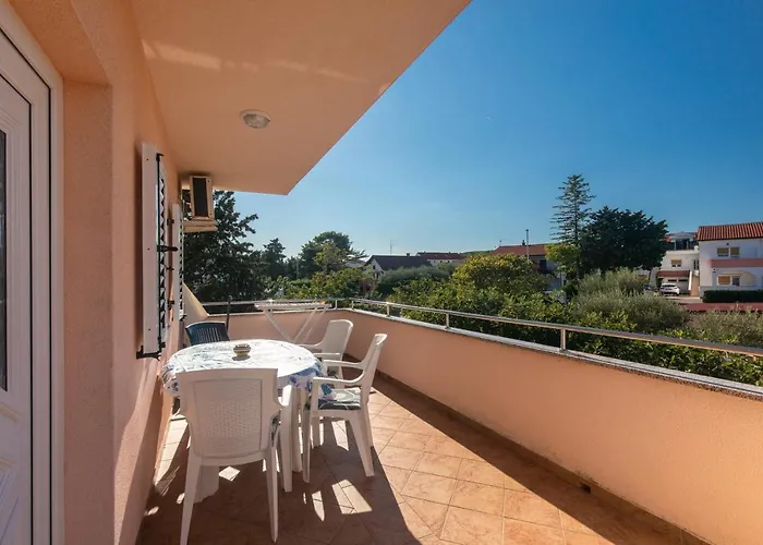 2-bedroom Krk - Near Krk Beaches & Town! 克尔克