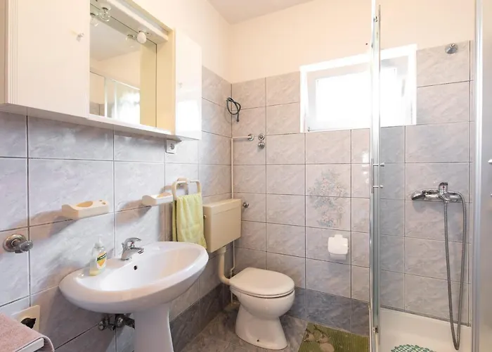 公寓 2-bedroom Krk - Near Krk Beaches & Town! *