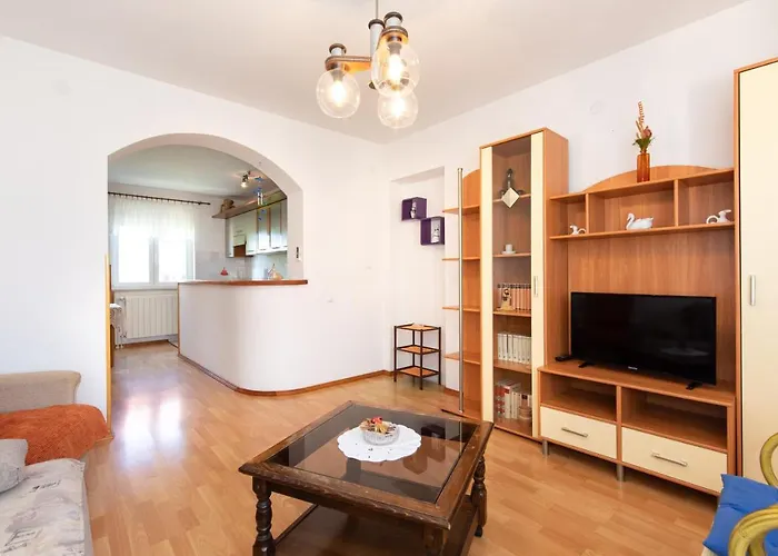 Lejlighed 2-bedroom Krk - Near Krk Beaches & Town! *