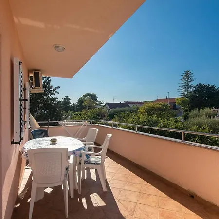 2-bedroom Krk - Near Krk Beaches & Town! 克尔克