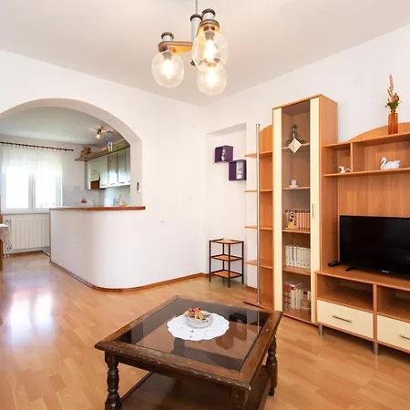 Apartamento 2-bedroom Krk - Near Krk Beaches & Town! *
