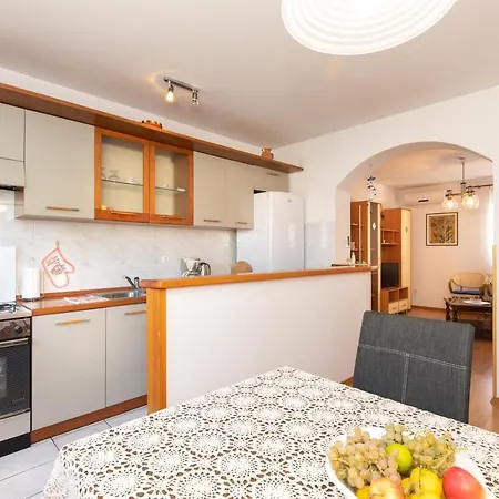 2-bedroom Krk - Near Krk Beaches & Town! Apartamento *